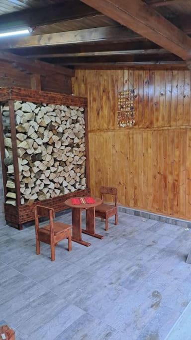 Къща Под Наем-Нощувки Targoviste Kültér fotó